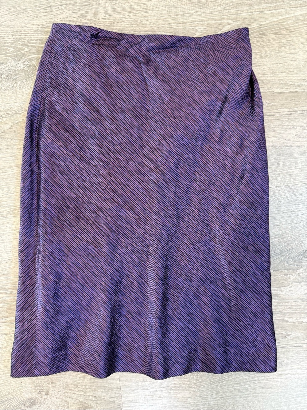 Dana Buchman Silk and Wool Blend Purple Pencil Skirt with Subtle Texture